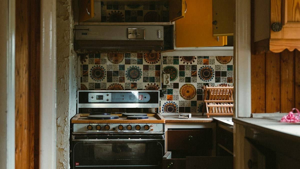 Stare mieszkanie przed remontem oglądane przed zakupem